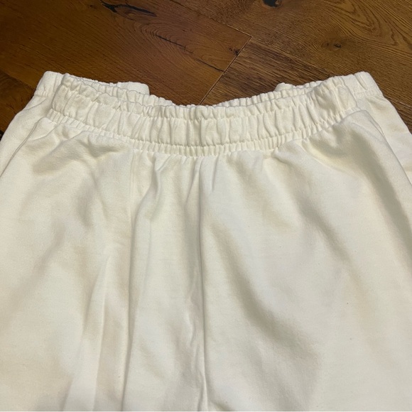 Missguided- White Oversized Sweatpants - Picture 3 of 5